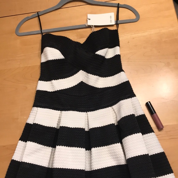 Sis Sis Black and White strapless dress - Picture 3 of 4